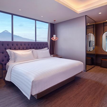 Grand Mercure Malang Esterno foto