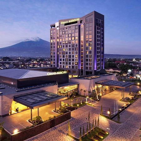 Grand Mercure Malang Esterno foto