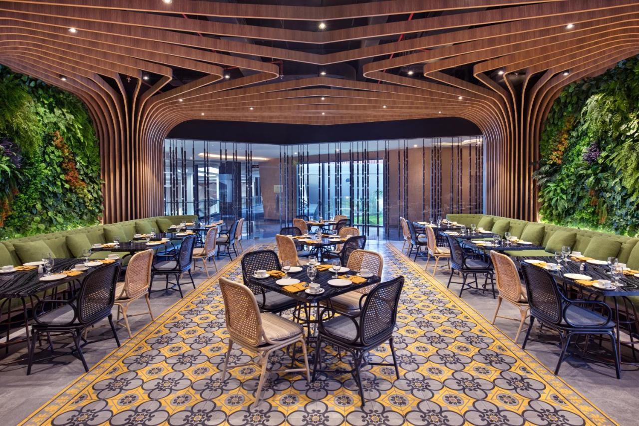 Grand Mercure Malang Esterno foto
