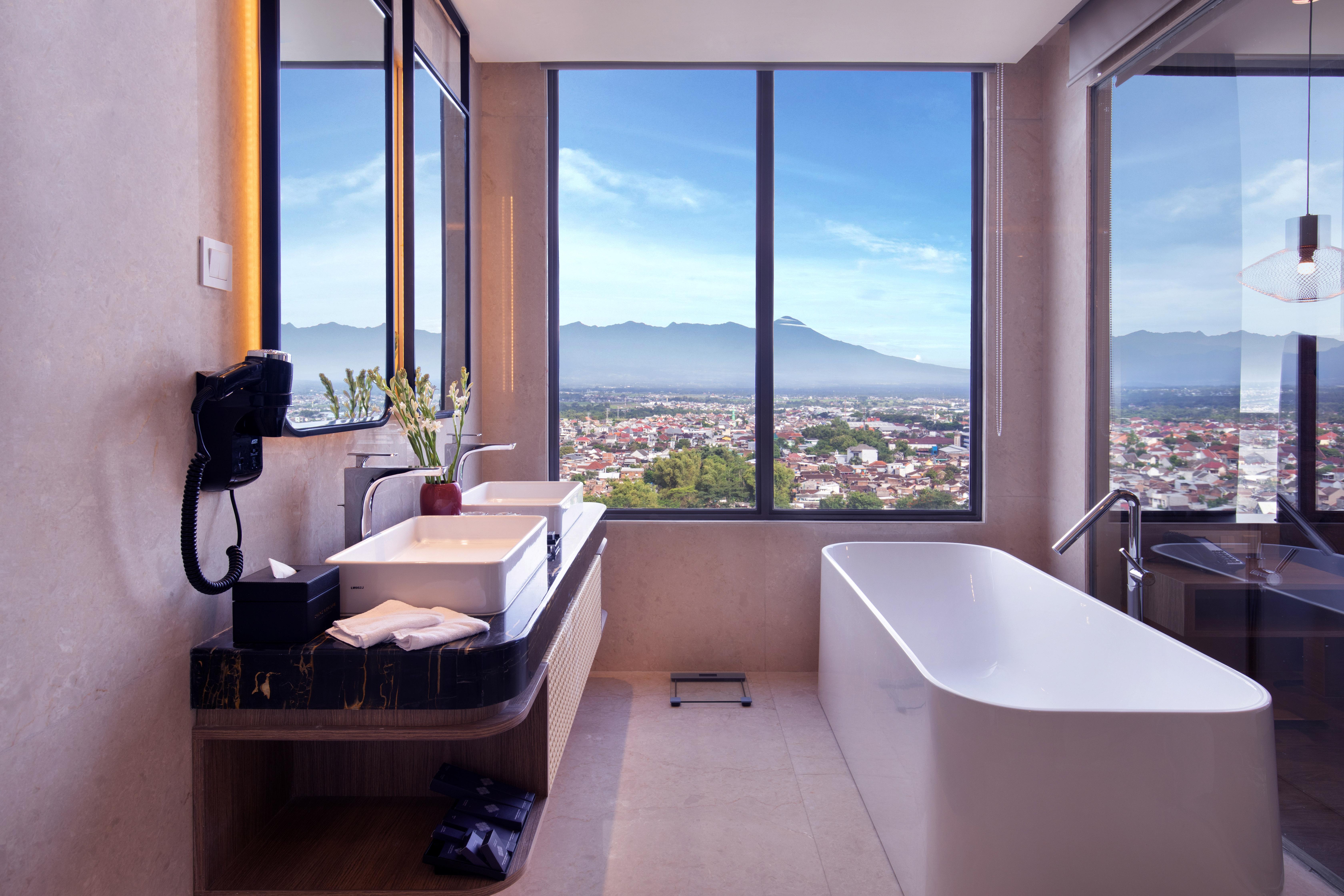 Grand Mercure Malang Esterno foto