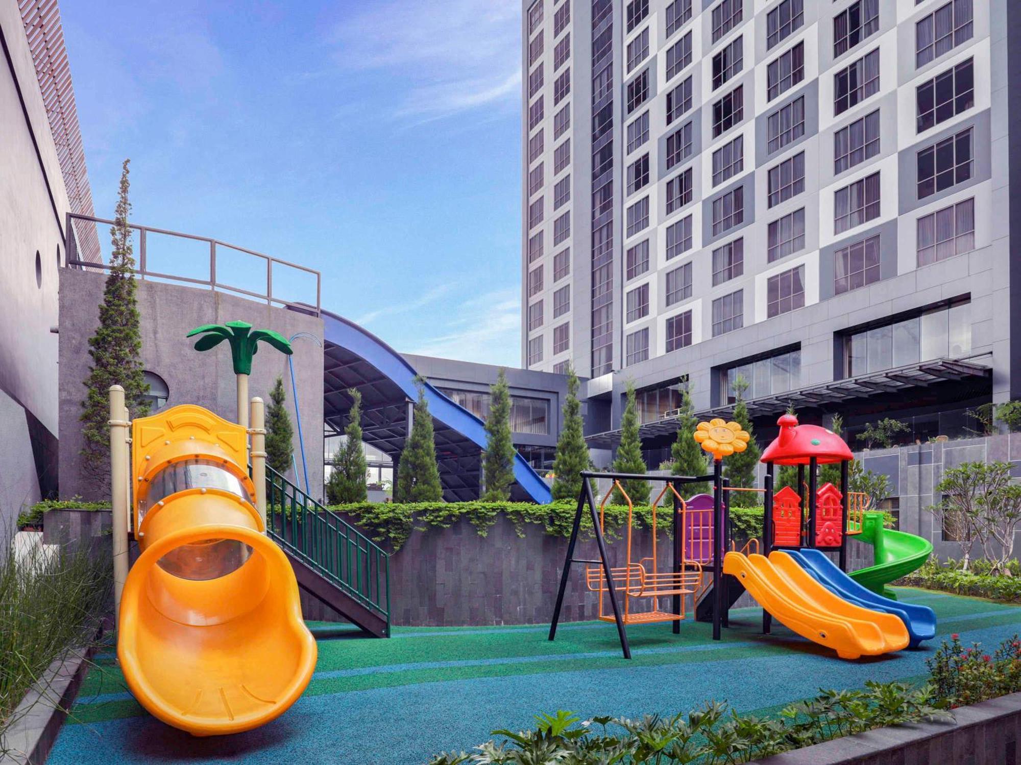 Grand Mercure Malang Esterno foto
