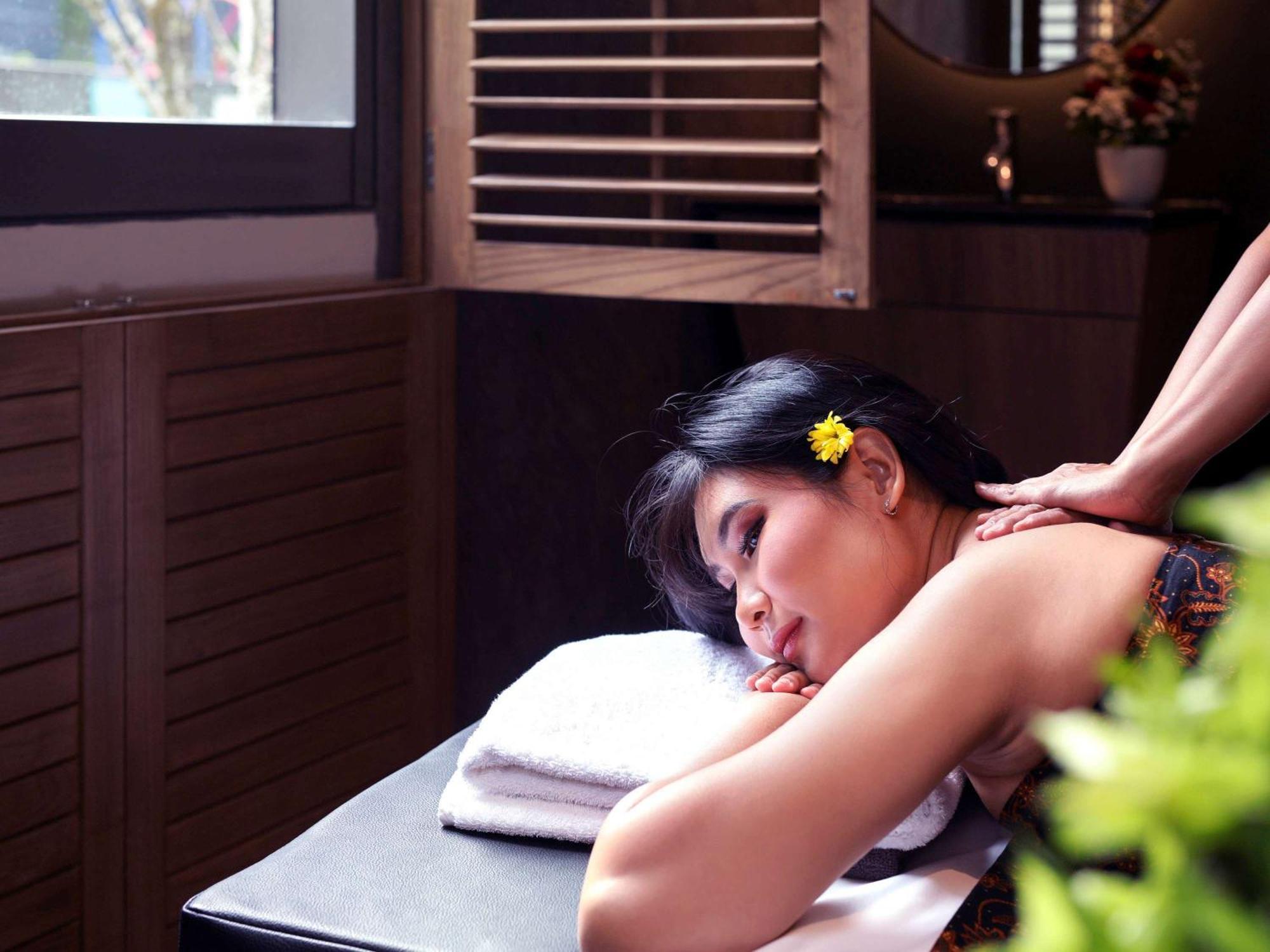 Grand Mercure Malang Esterno foto