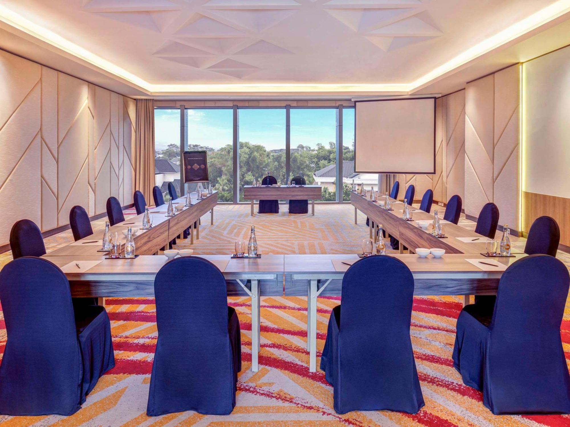 Grand Mercure Malang Esterno foto