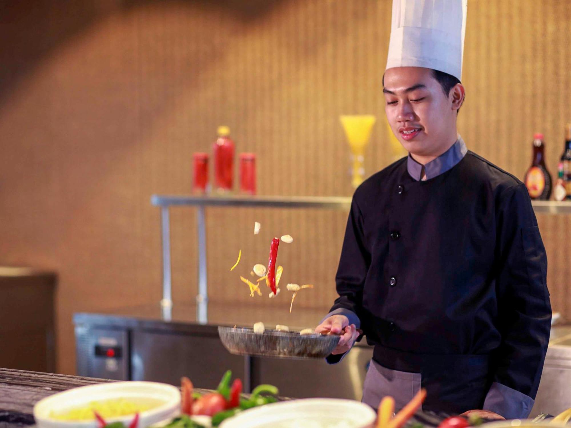 Grand Mercure Malang Esterno foto