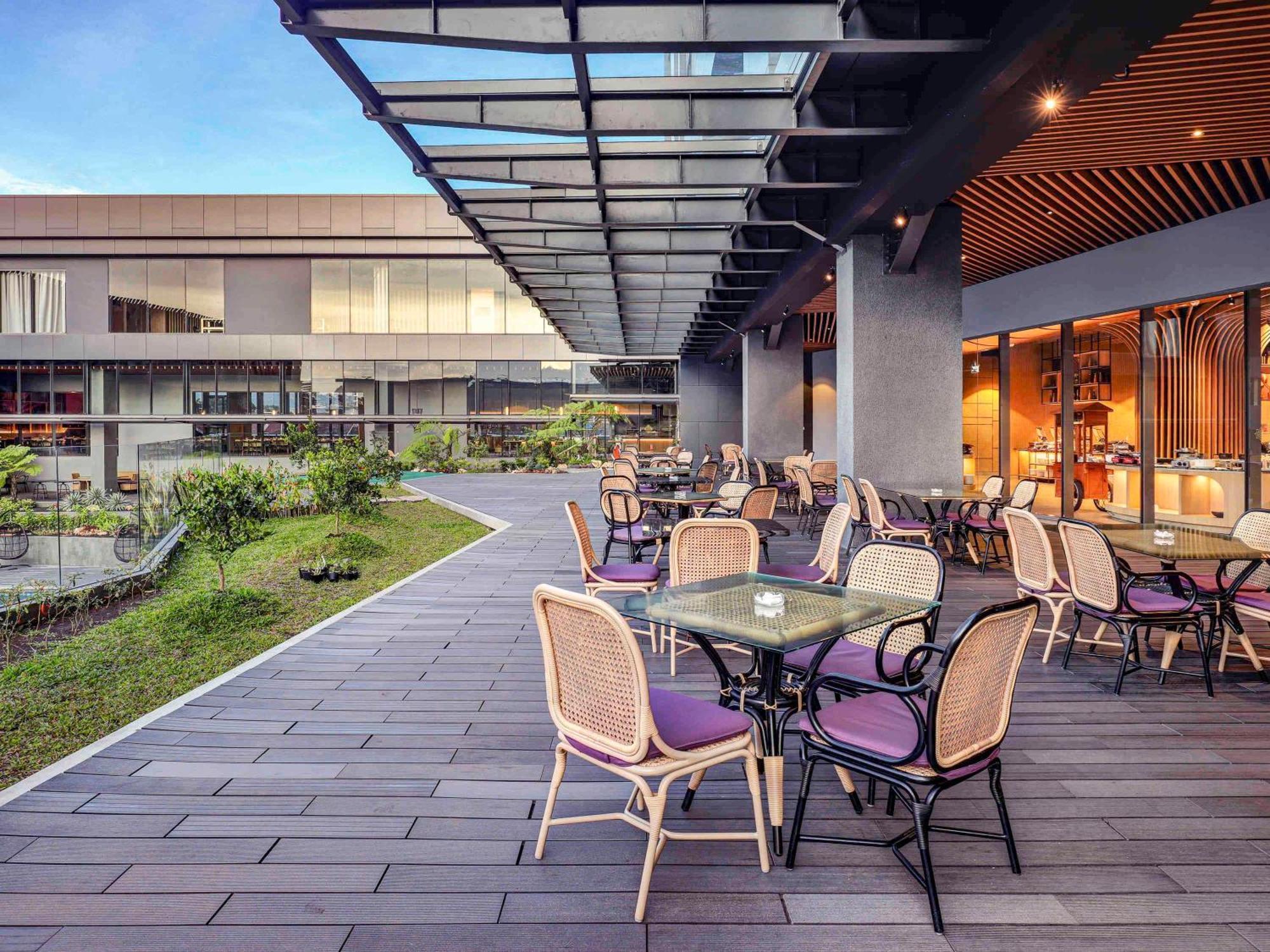 Grand Mercure Malang Esterno foto