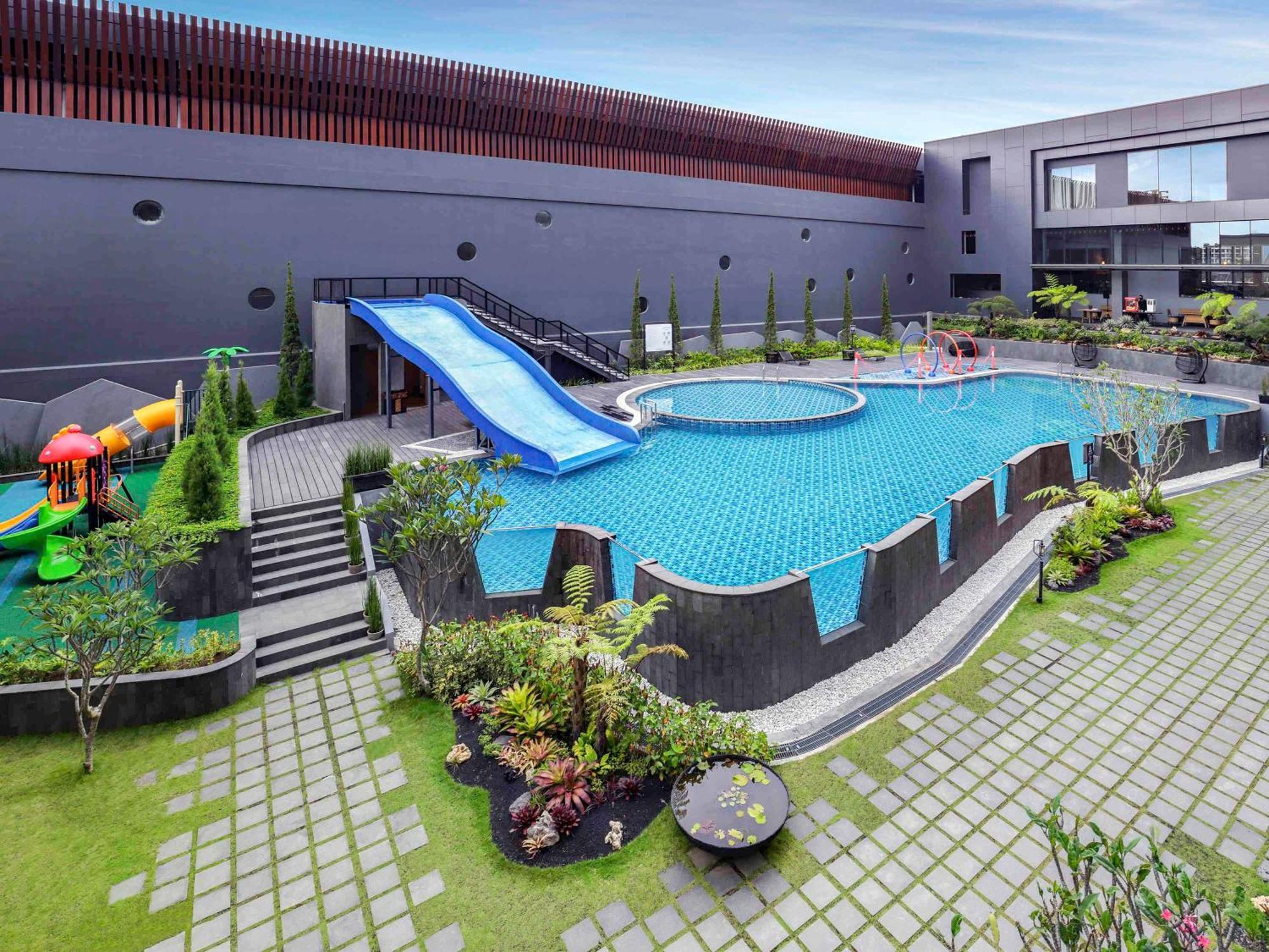 Grand Mercure Malang Esterno foto