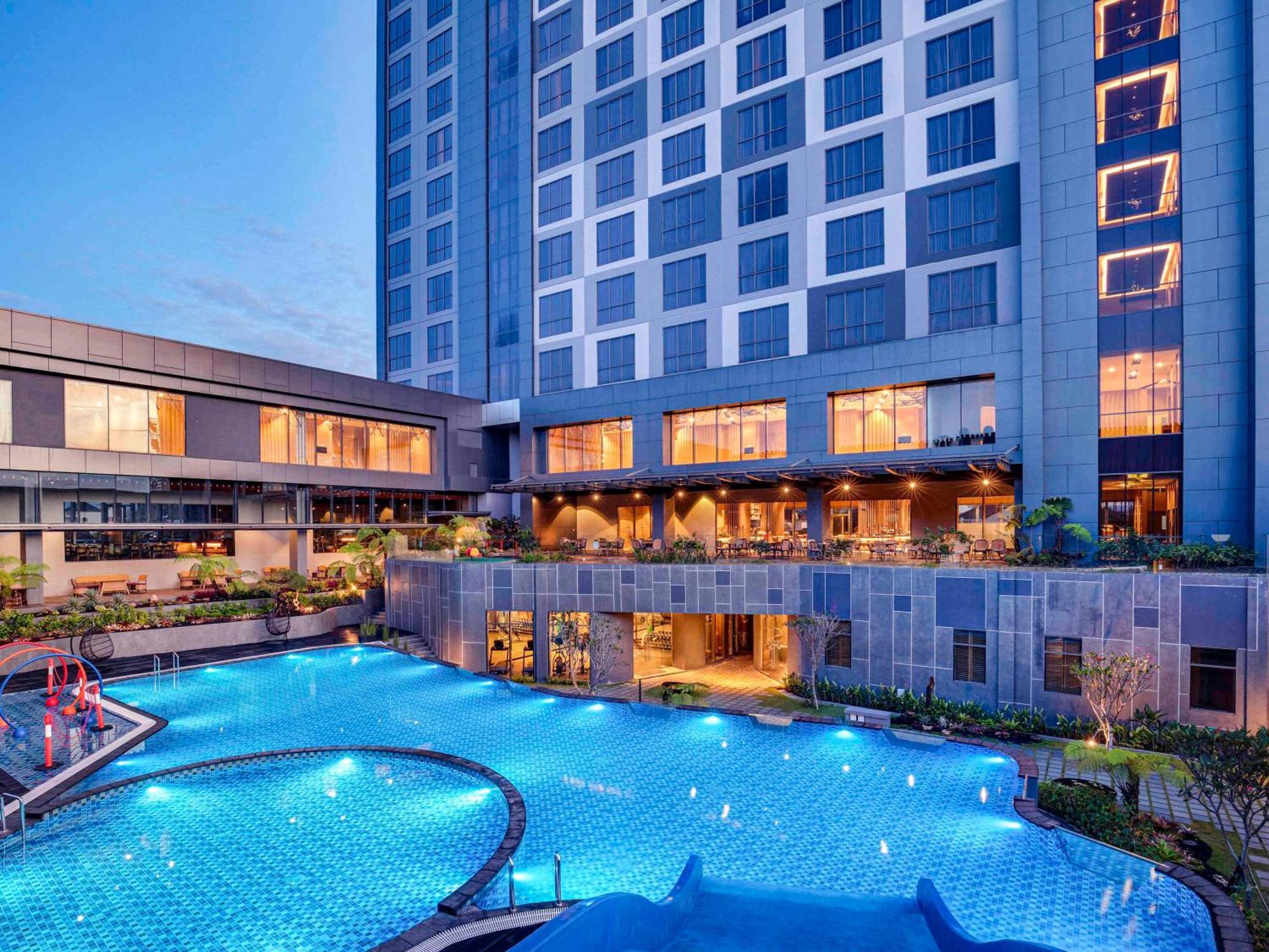 Grand Mercure Malang Esterno foto