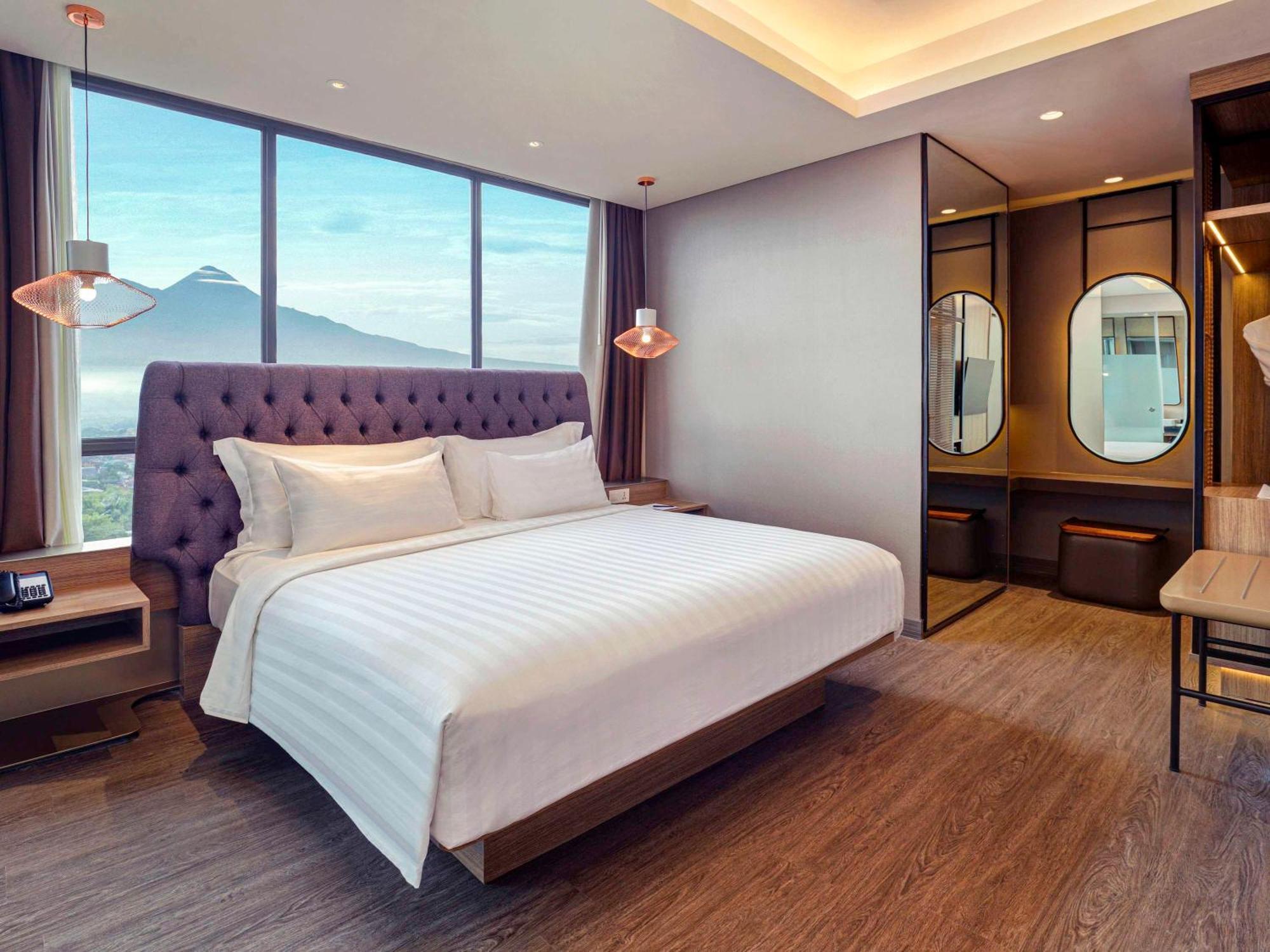 Grand Mercure Malang Esterno foto