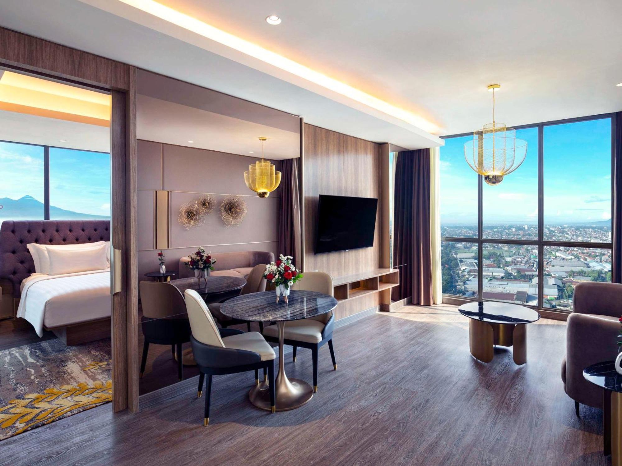 Grand Mercure Malang Esterno foto