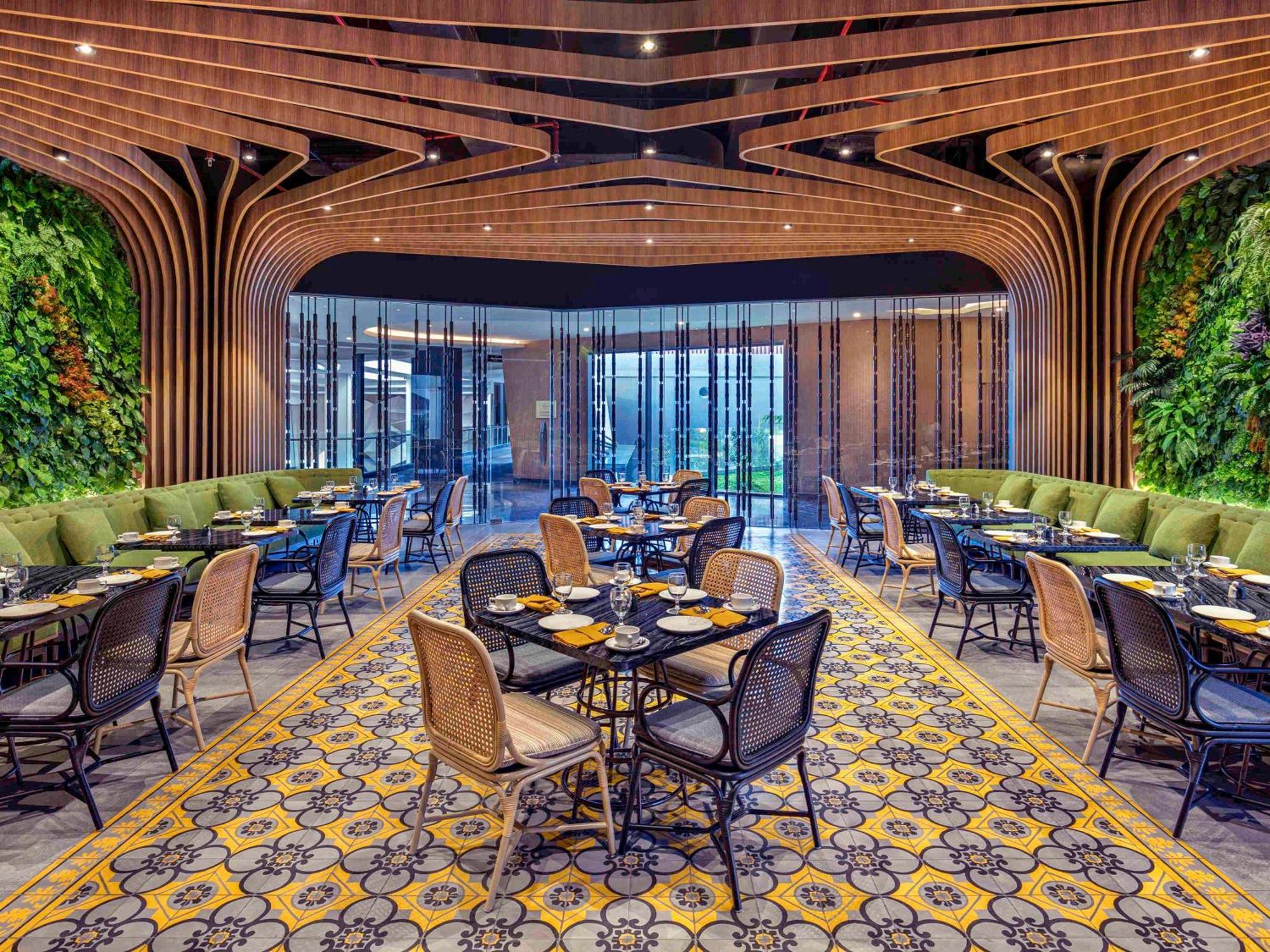 Grand Mercure Malang Esterno foto